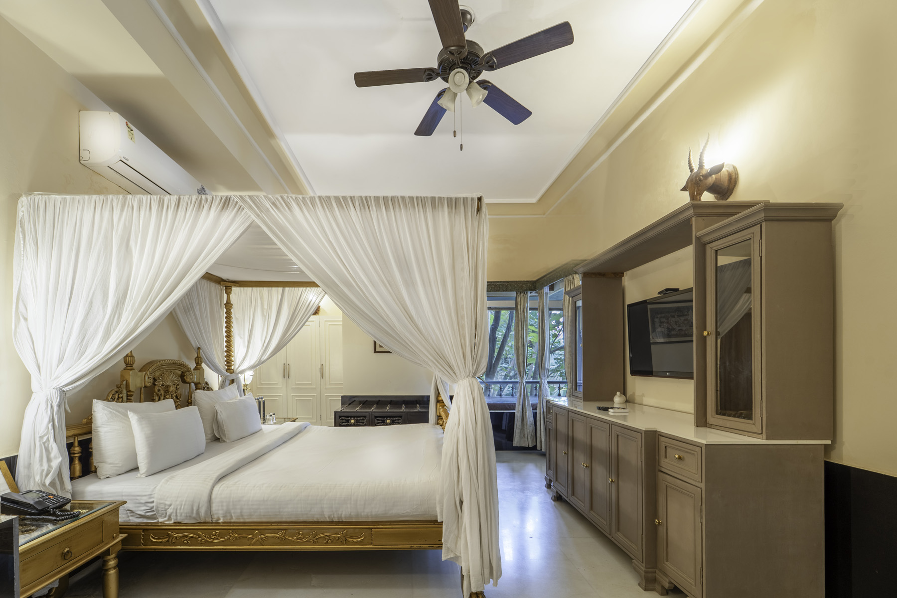 Royal Salute Suite (8)