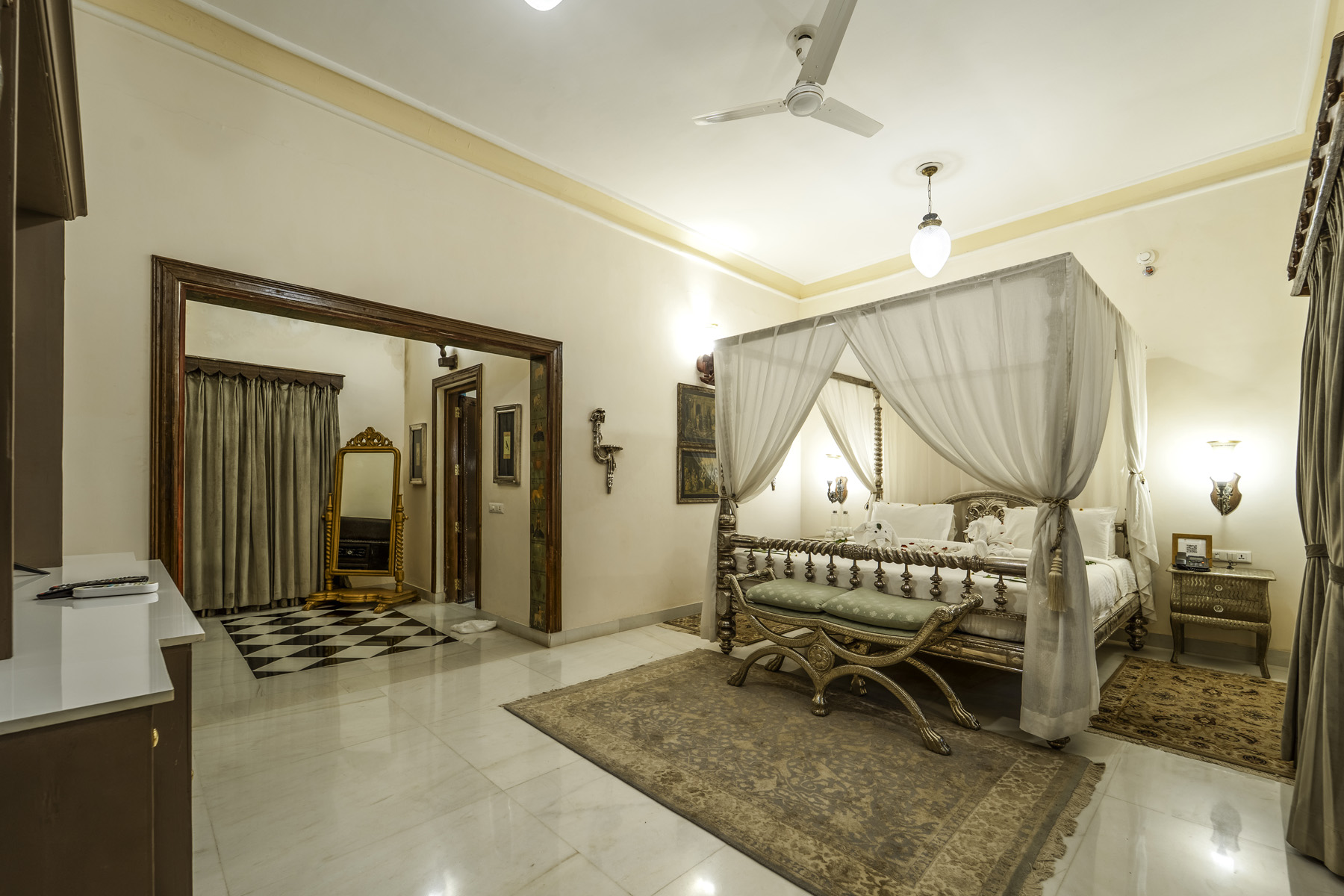 Royal Suite (13)